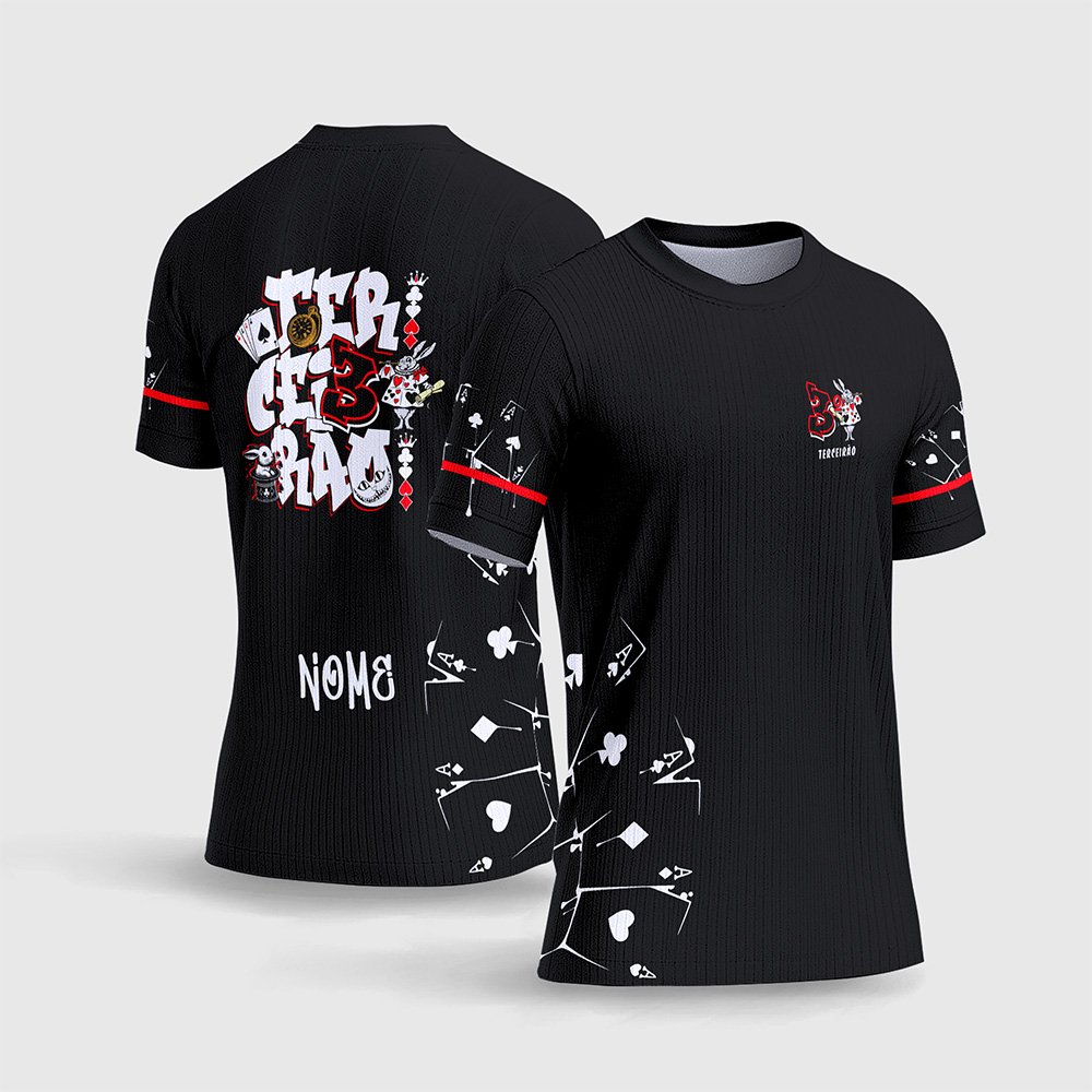 Arte Vetor Camisa Terceirão Coelho Cartas Baralho.jpg apresenta o mockup de um fardamento escolar de formatura na cor preta com estampa frontal minimalista do número 3 com cartas, e um grande grafismo traseiro no estilo streetwear grunge combinando o coelho na cartola, cartas de baralho, relógio de bolso, ampulheta e a escrita Terceirão com efeito de tinta escorrendo em sublimação total CorelDRAW. — imagem 2